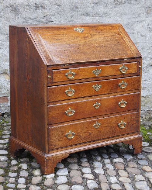 EARLY 18TH CENTURY ELM BUREAU - ADDITIONAL PHOTO 1