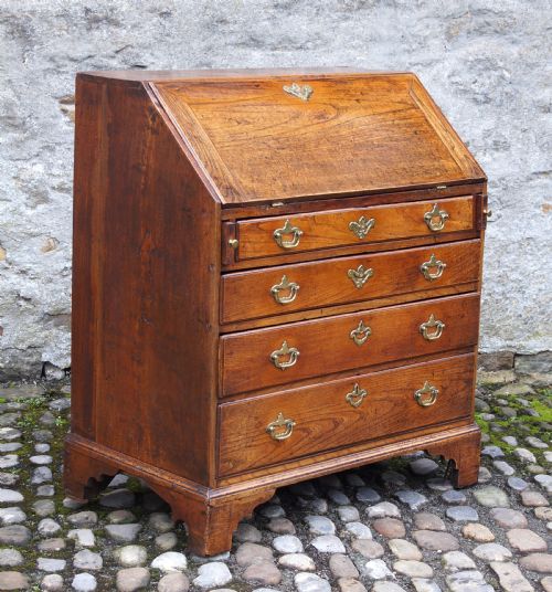 EARLY 18TH CENTURY ELM BUREAU - ADDITIONAL PHOTO 2