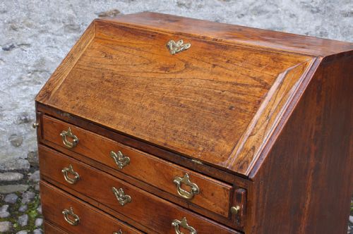 EARLY 18TH CENTURY ELM BUREAU - ADDITIONAL PHOTO 3