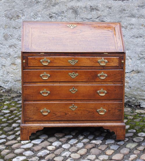EARLY 18TH CENTURY ELM BUREAU - ADDITIONAL PHOTO 14