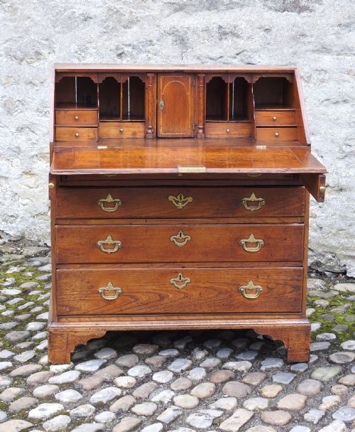 EARLY 18TH CENTURY ELM BUREAU - ADDITIONAL PHOTO 15