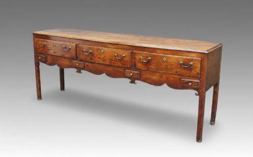 AN EXCEPTIONAL ELM 18TH CENTURY DRESSER - ADDITIONAL PHOTO 1