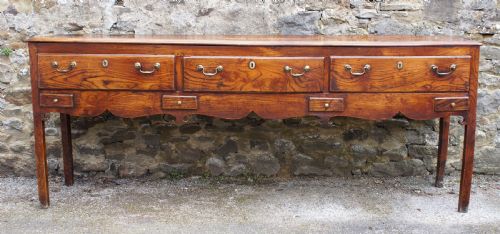 AN EXCEPTIONAL ELM 18TH CENTURY DRESSER - ADDITIONAL PHOTO 2