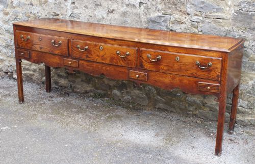AN EXCEPTIONAL ELM 18TH CENTURY DRESSER - ADDITIONAL PHOTO 3