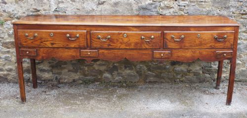 AN EXCEPTIONAL ELM 18TH CENTURY DRESSER - ADDITIONAL PHOTO 7