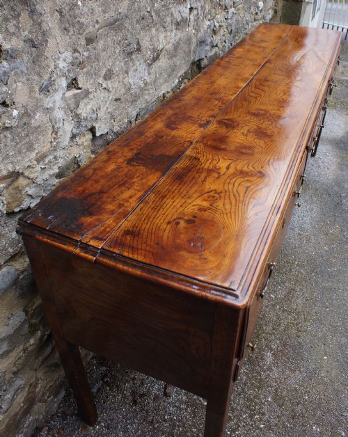 AN EXCEPTIONAL ELM 18TH CENTURY DRESSER - ADDITIONAL PHOTO 8