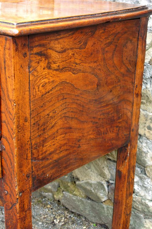 AN EXCEPTIONAL ELM 18TH CENTURY DRESSER - ADDITIONAL PHOTO 12