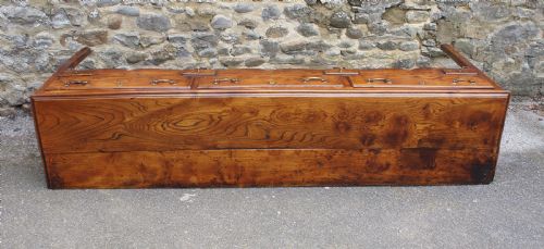 AN EXCEPTIONAL ELM 18TH CENTURY DRESSER - ADDITIONAL PHOTO 14