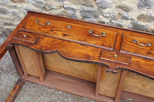 AN EXCEPTIONAL ELM 18TH CENTURY DRESSER - ADDITIONAL PHOTO 17