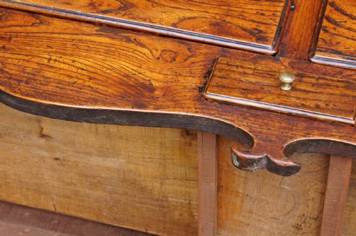 AN EXCEPTIONAL ELM 18TH CENTURY DRESSER - ADDITIONAL PHOTO 20
