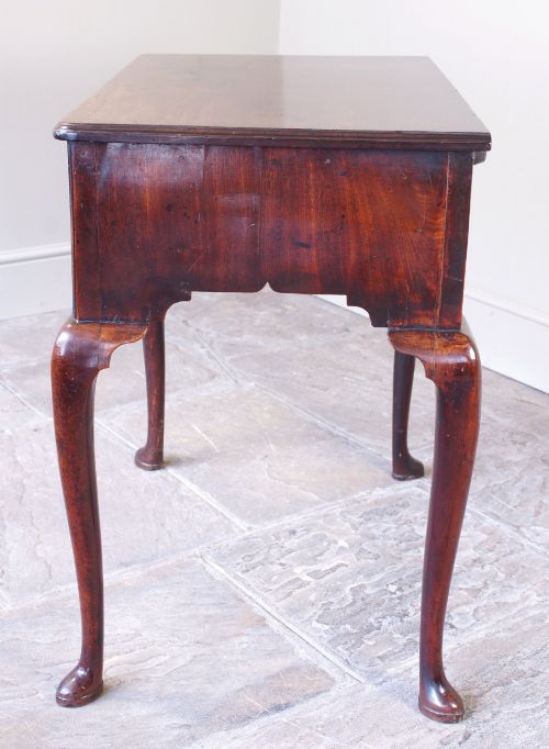 MID 18TH CENTURY ENGLISH GEORGE II MAHOGANY LOWBOY - ADDITIONAL PHOTO 4