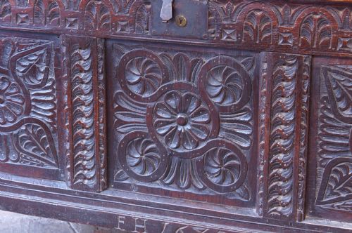 17TH CENTURY OAK COFFER - ADDITIONAL PHOTO 9