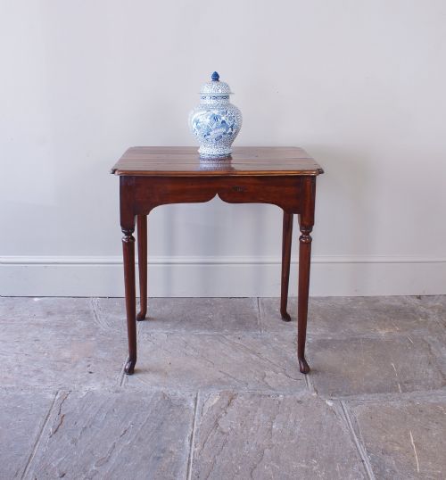 A SMALL EARLY 18THCENTURY FRUITWOOD CENTRE TABLE - ADDITIONAL PHOTO 4