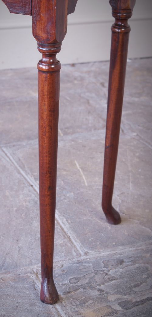 A SMALL EARLY 18THCENTURY FRUITWOOD CENTRE TABLE - ADDITIONAL PHOTO 5