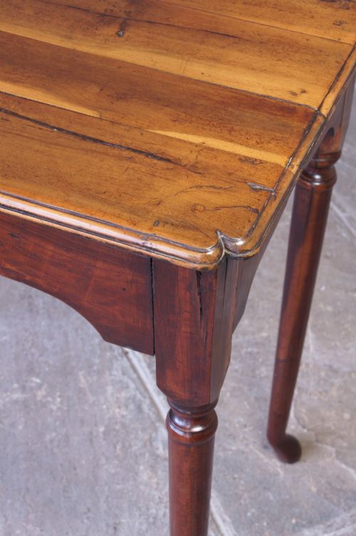 A SMALL EARLY 18THCENTURY FRUITWOOD CENTRE TABLE - ADDITIONAL PHOTO 8