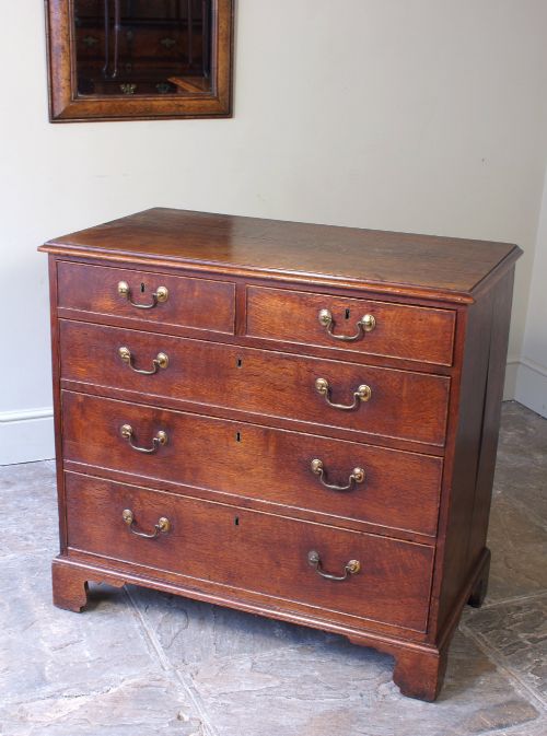 GEORGIAN OAK CHEST OF DRAWERS - ADDITIONAL PHOTO 1