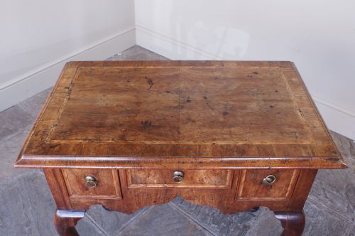 SMALL EARLY 18TH CENTURY WALNUT LOWBOY - ADDITIONAL PHOTO 6