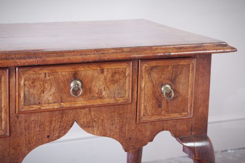 SMALL EARLY 18TH CENTURY WALNUT LOWBOY - ADDITIONAL PHOTO 9