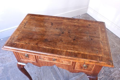 SMALL EARLY 18TH CENTURY WALNUT LOWBOY - ADDITIONAL PHOTO 14