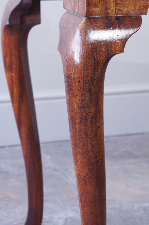SMALL EARLY 18TH CENTURY WALNUT LOWBOY - ADDITIONAL PHOTO 15