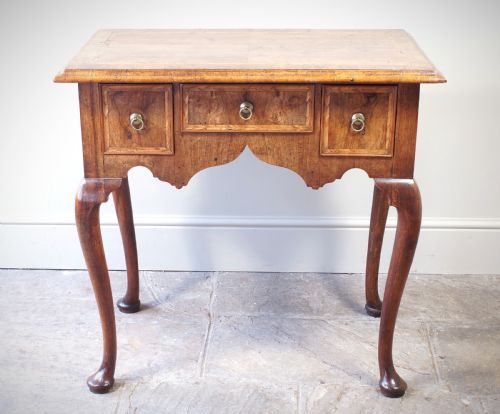 SMALL EARLY 18TH CENTURY WALNUT LOWBOY - ADDITIONAL PHOTO 16