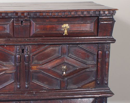 CHARLES II OAK MOULDED CHEST OF DRAWERS - ADDITIONAL PHOTO 8