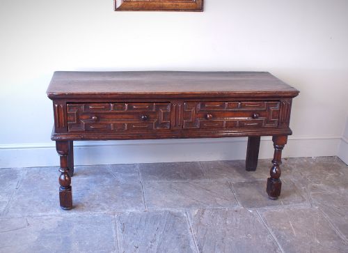 A SMALL 17THCENTURY OAK DRESSER - ADDITIONAL PHOTO 4