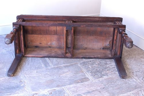 A SMALL 17THCENTURY OAK DRESSER - ADDITIONAL PHOTO 5