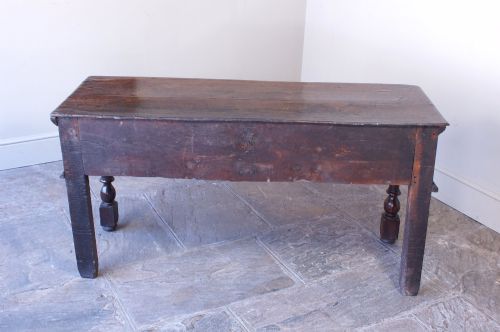 A SMALL 17THCENTURY OAK DRESSER - ADDITIONAL PHOTO 6