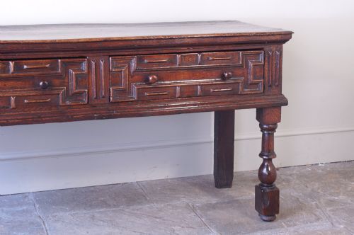 A SMALL 17THCENTURY OAK DRESSER - ADDITIONAL PHOTO 12
