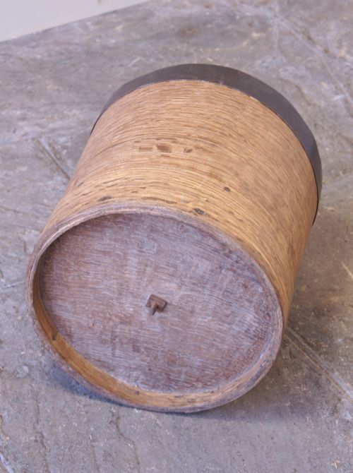 19TH CENTURY FRENCH 10 LITRE WOODEN GRAIN MEASURE - ADDITIONAL PHOTO 6