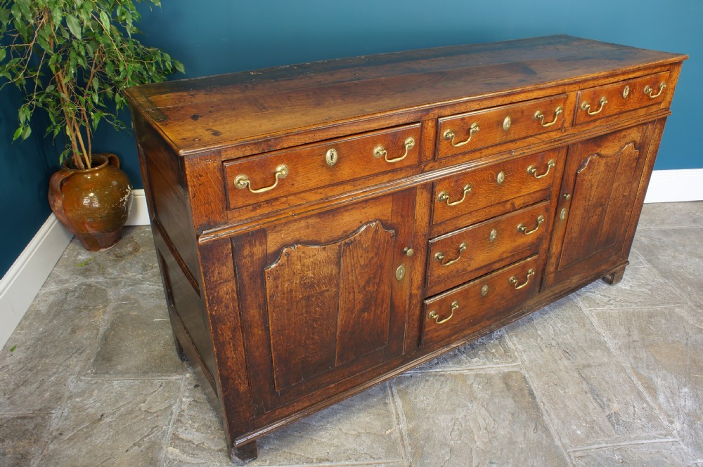 18th century Welsh oak Dresser and rack. View VI