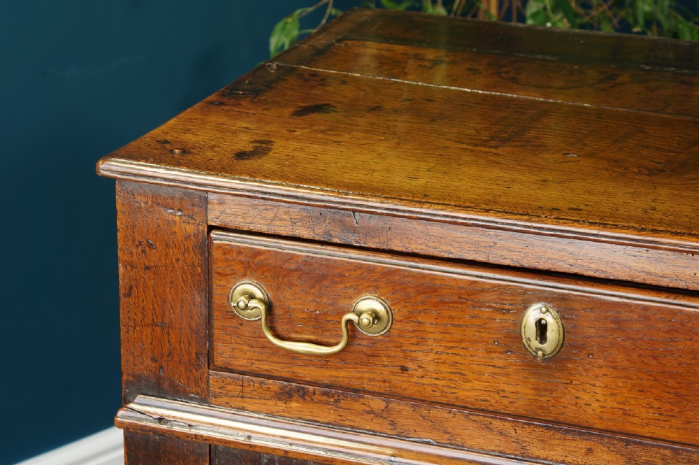 18th century Welsh oak Dresser and rack. View VII