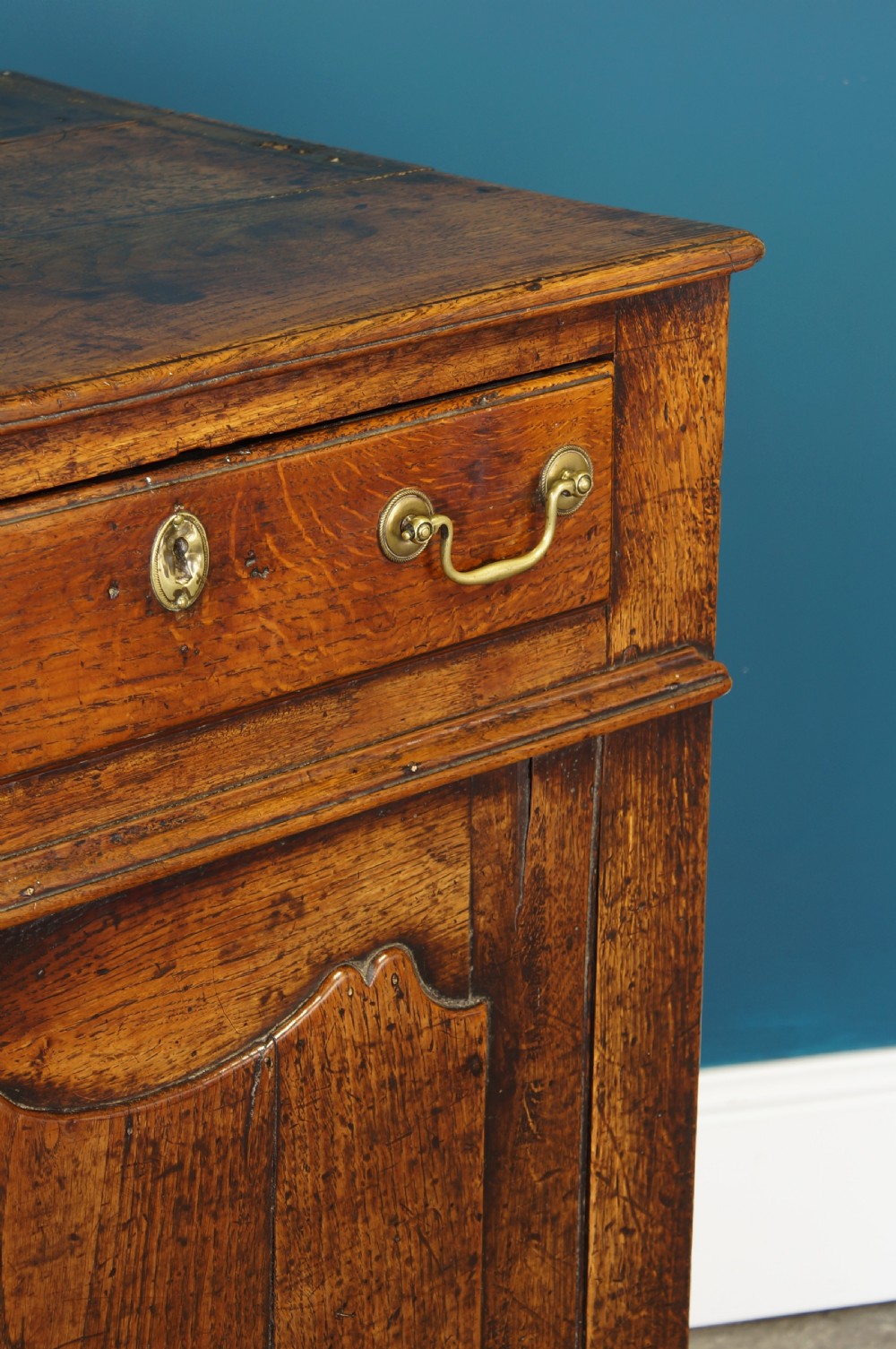18th century Welsh oak Dresser and rack. View VIII