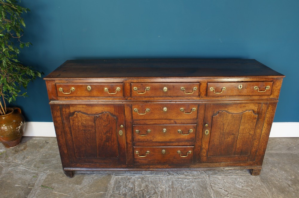18th century Welsh oak Dresser and rack. View IX