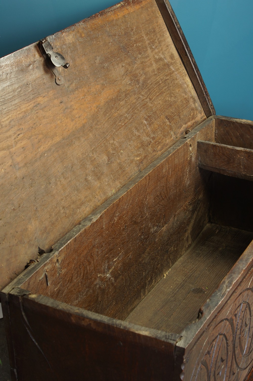 17th Century oak planked coffer. View IV