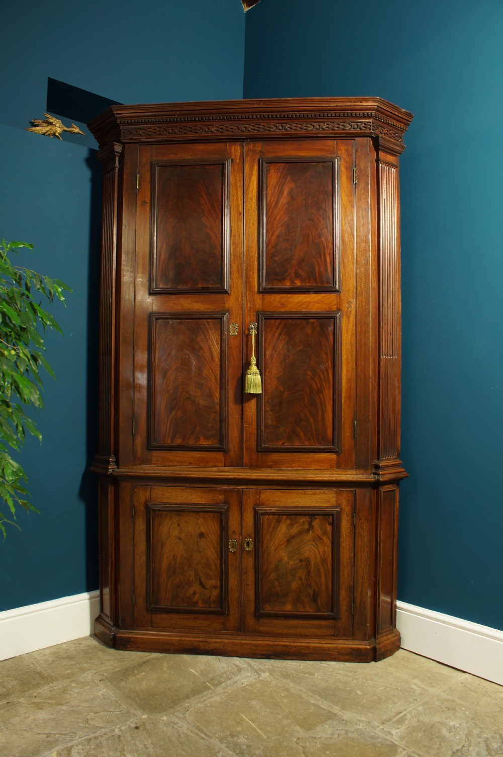 18th Century Mahogany Corner Cupboard. View VI