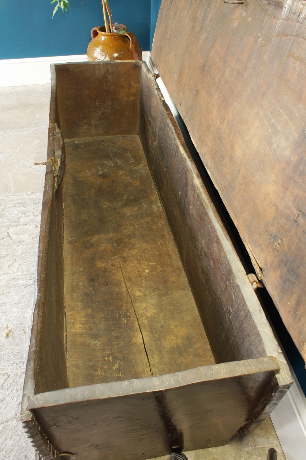 16th Century Planked Coffer. View XI