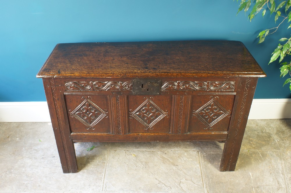 Small 17th century oak coffer. View II