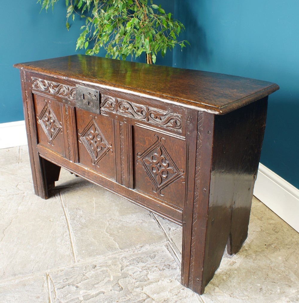 Small 17th century oak coffer.