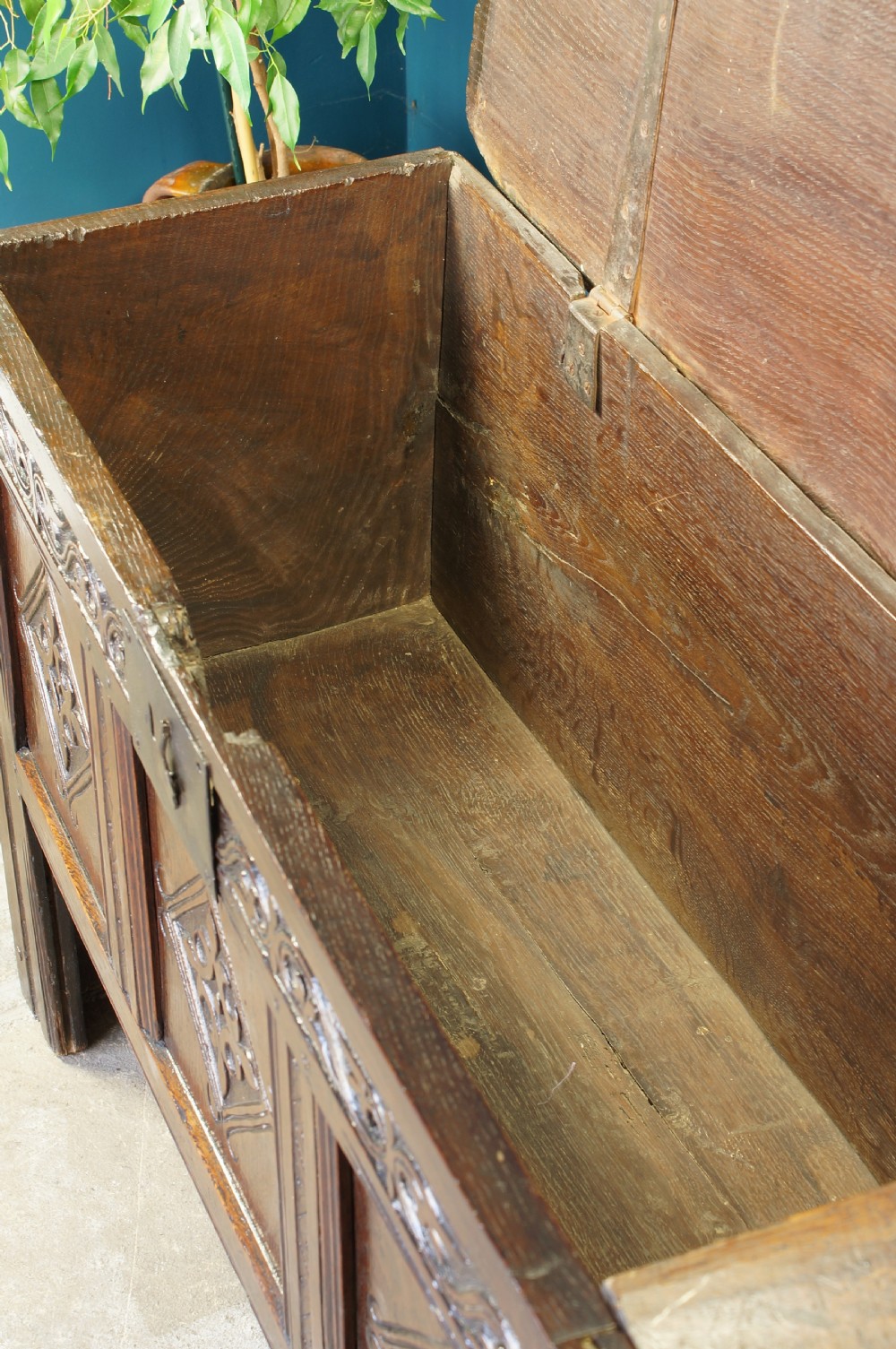 Small 17th century oak coffer. View V