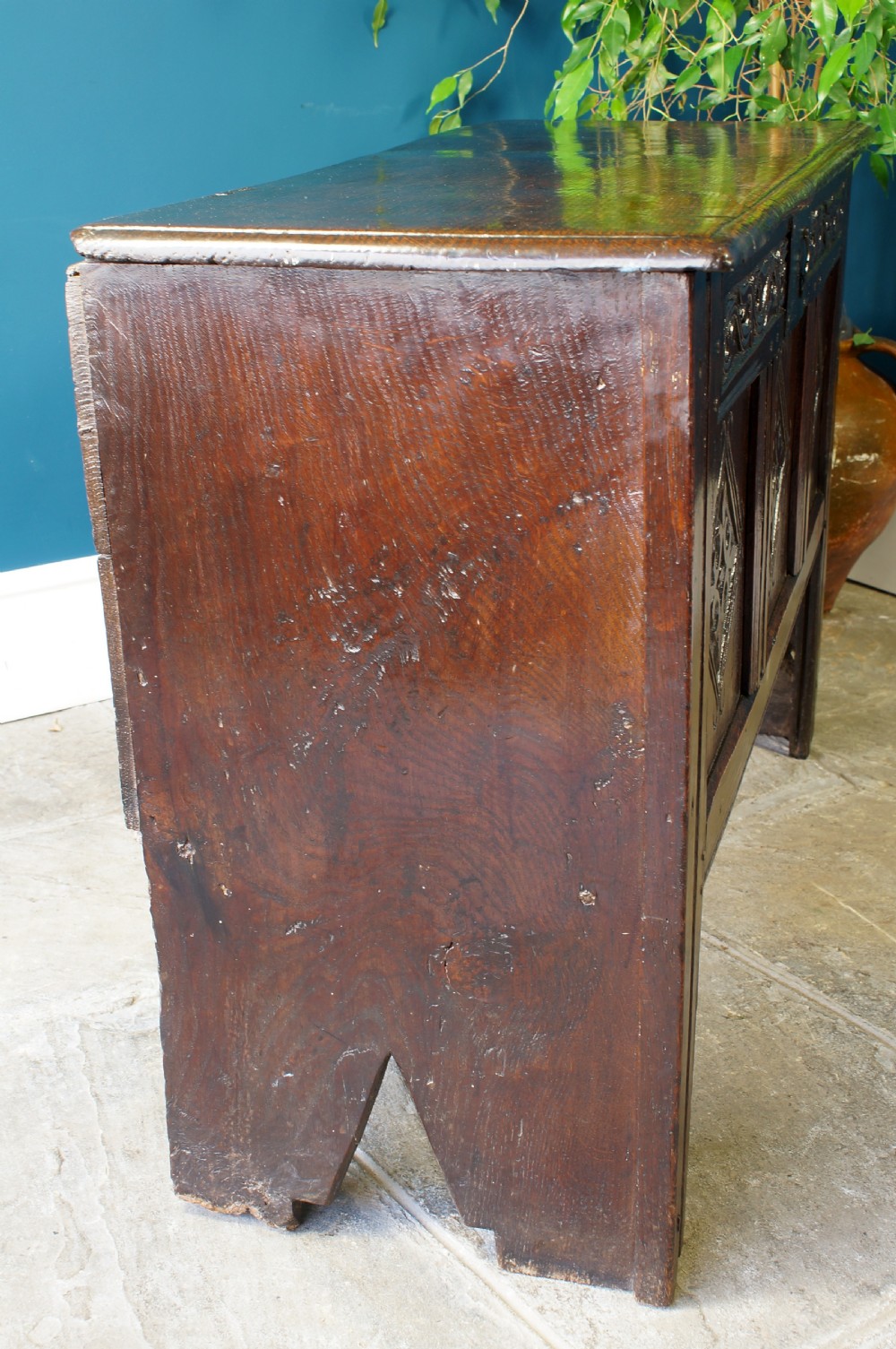 Small 17th century oak coffer. View VII