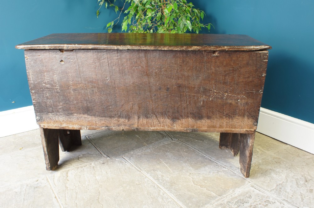 Small 17th century oak coffer. View XI
