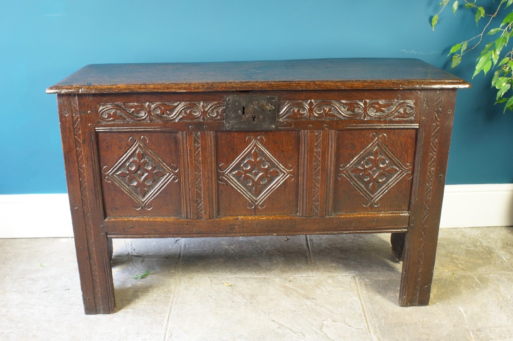 Small 17th century oak coffer. View XII