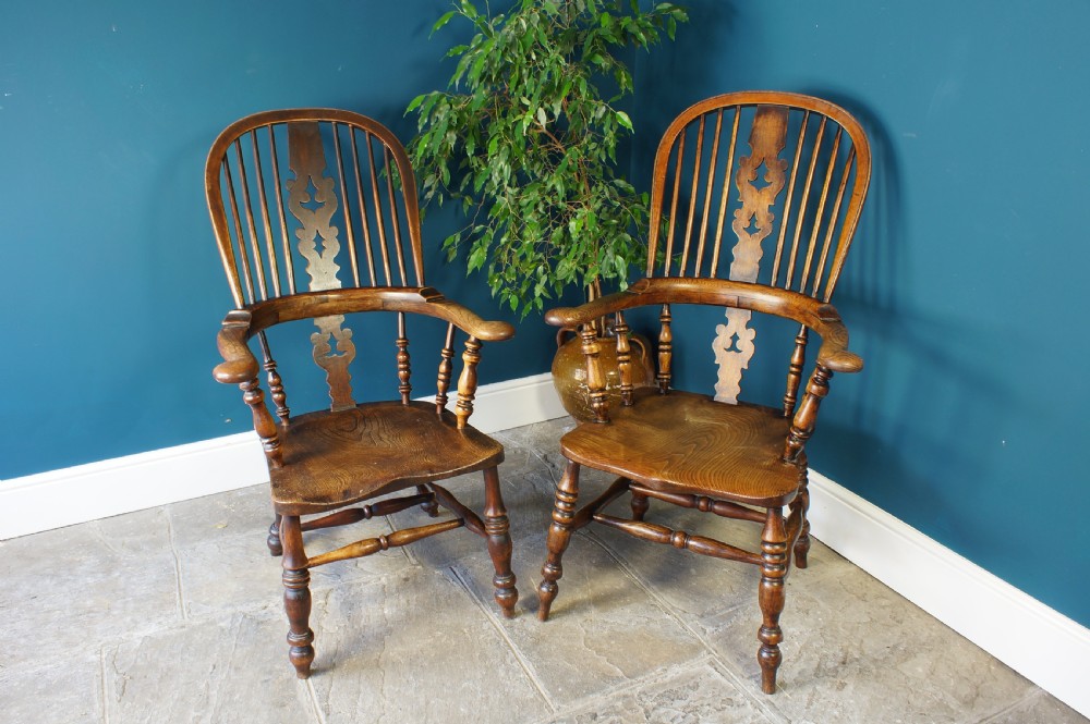 19th Century Broad Arm Windsor Chair. View II