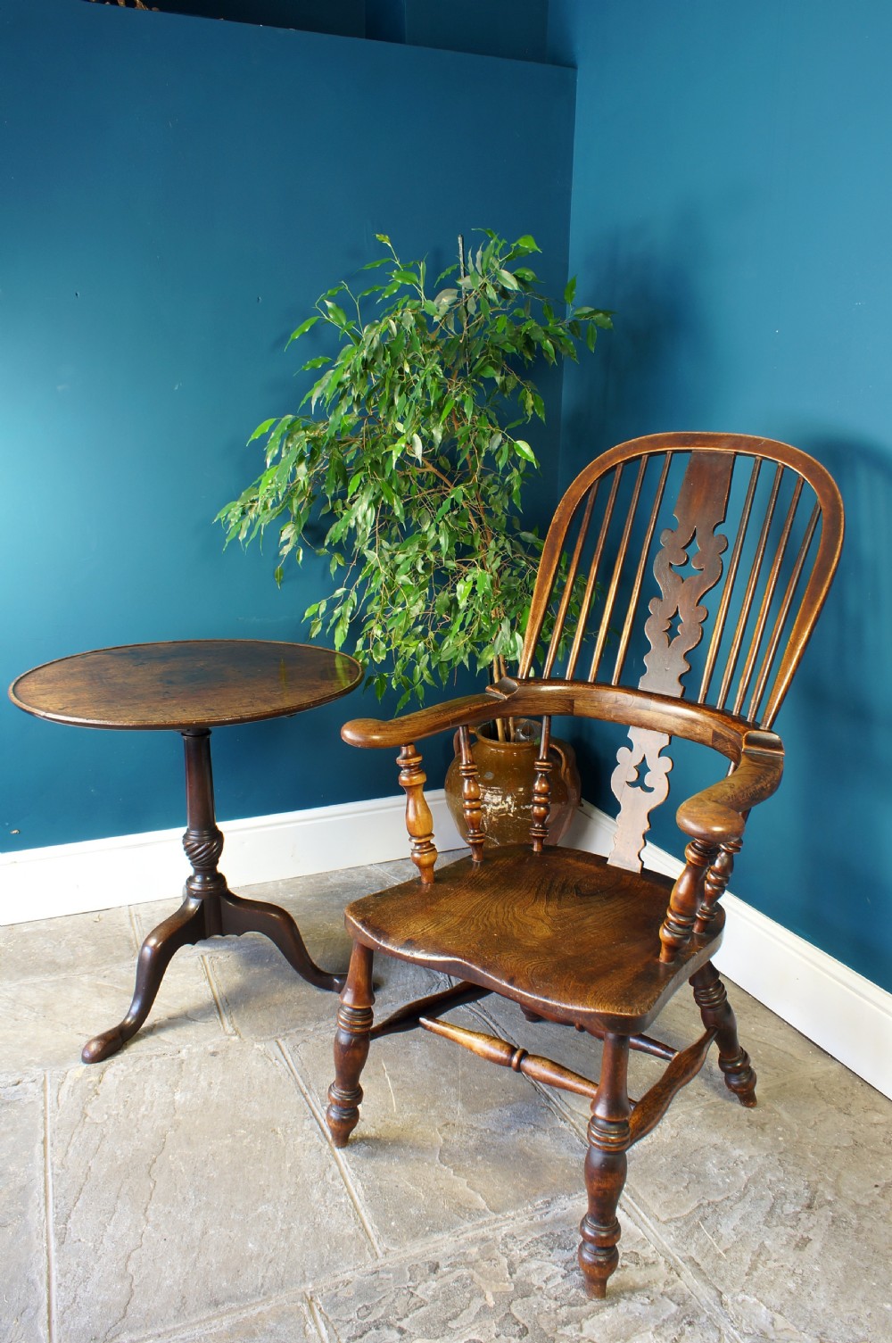 19th Century Broad Arm Windsor Chair. View III