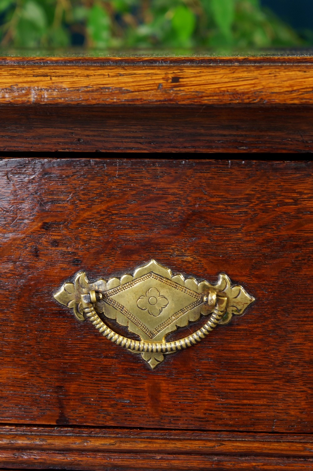 Early 18th century oak chest of drawers View V