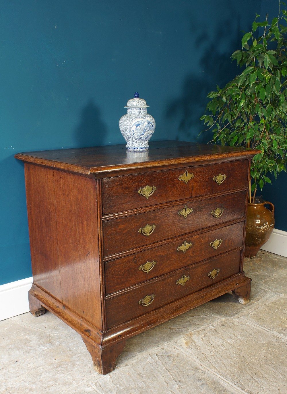 Early 18th century oak chest of drawers View IX