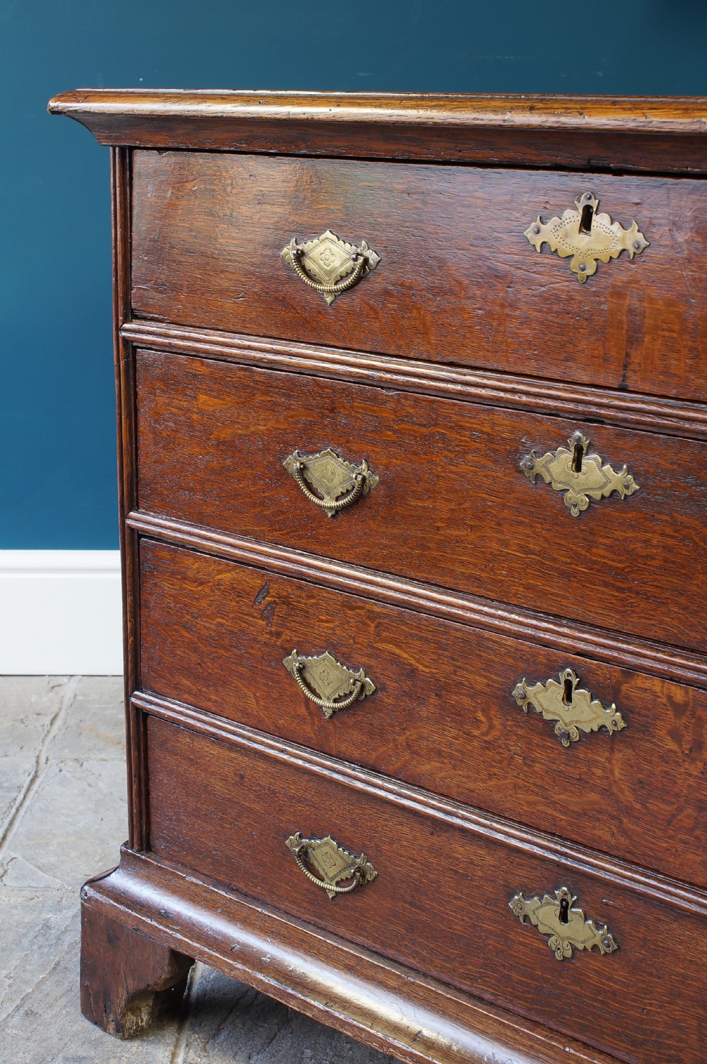 Early 18th century oak chest of drawers View X
