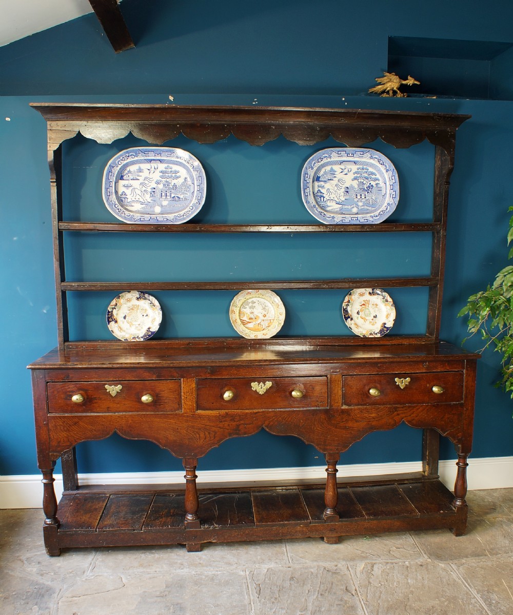 18th Century Montgomeryshire Oak Dresser and Rack View IV